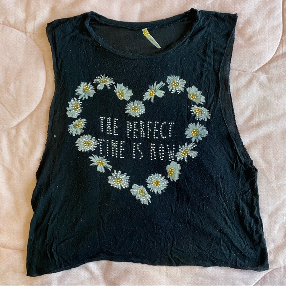 Tops - cropped black daisy flower tank top GUC